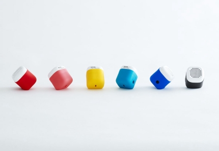 Kakkoii Micro Pantone speaker bluetooth